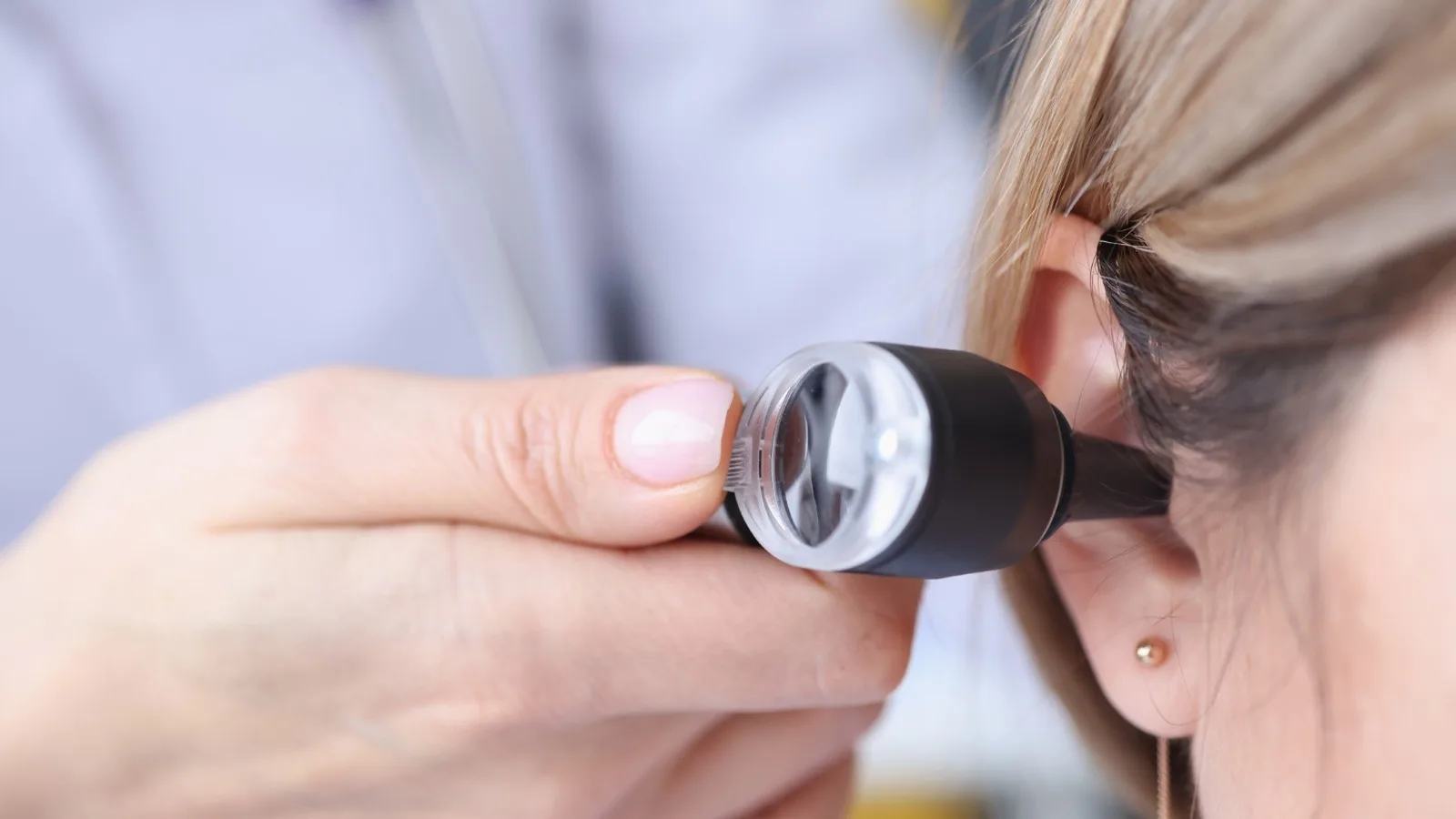 ¿Qué médico trata problemas del oído interno?